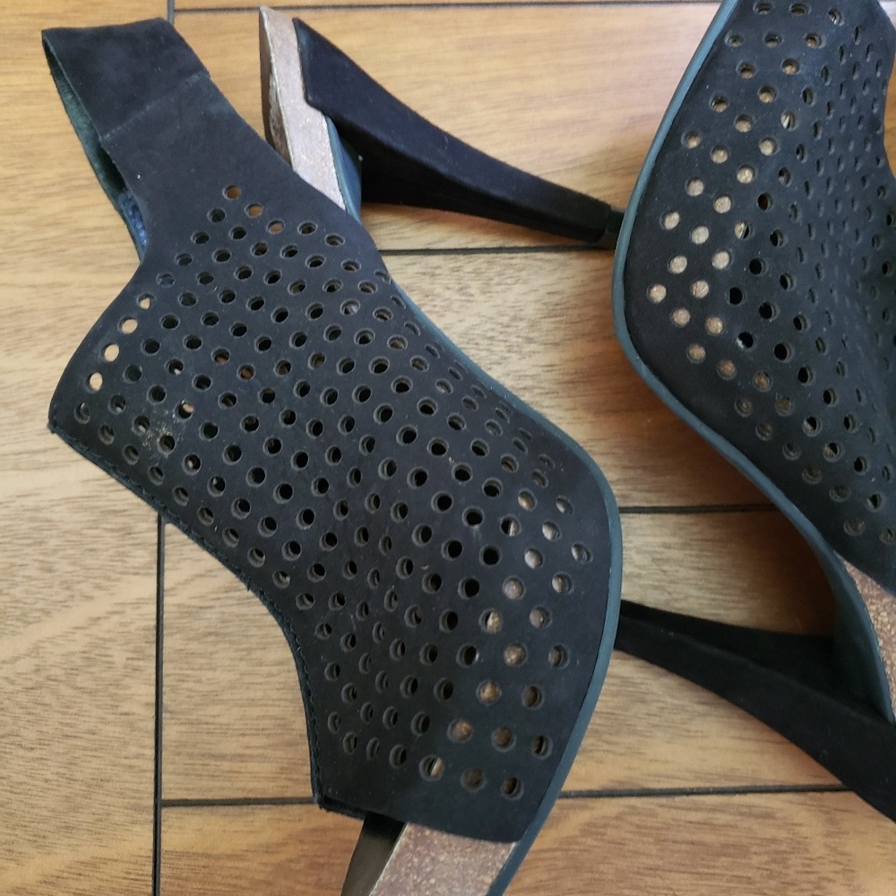 NEW Vince Camuto Patricia leather peek-a-boo heels